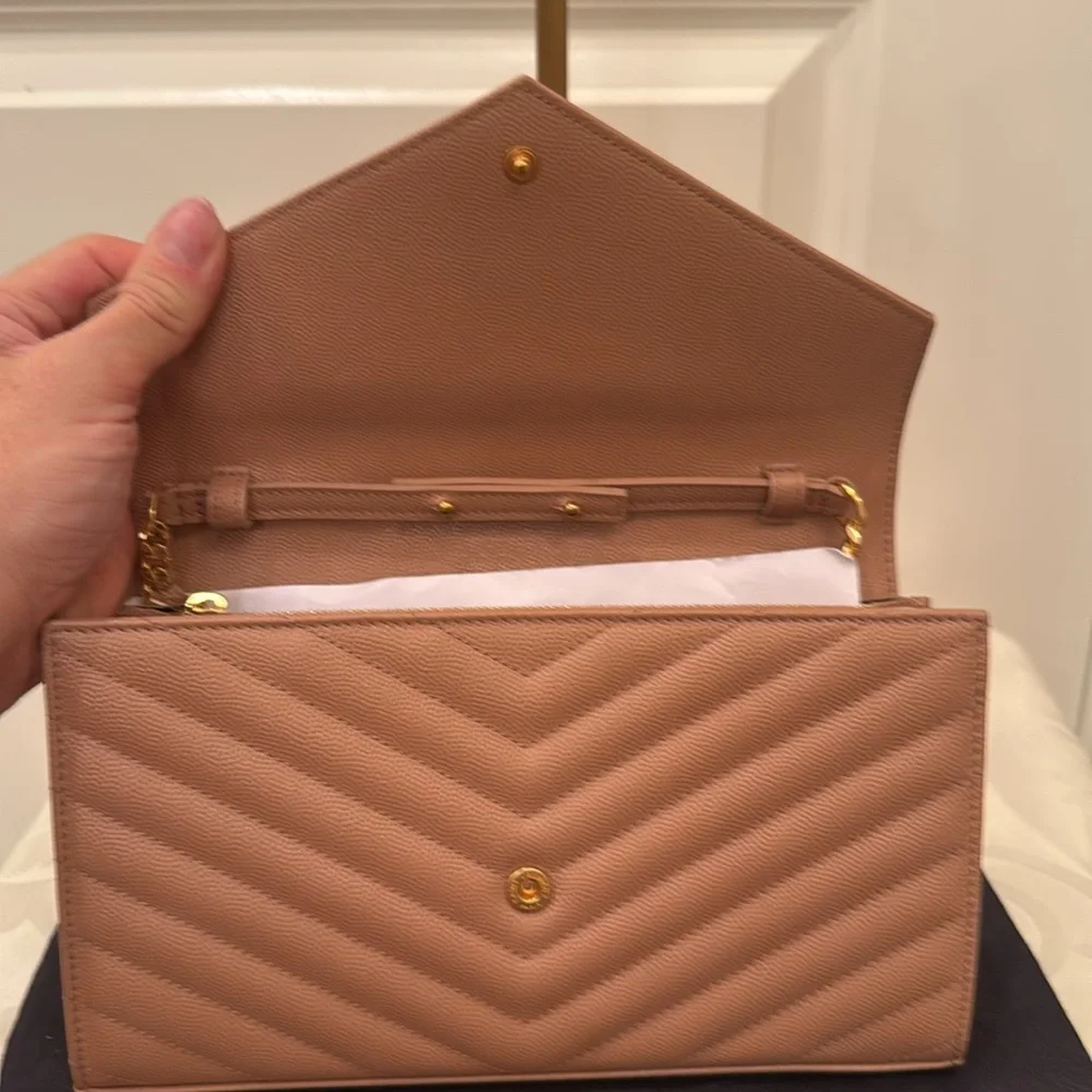 NEW YSL WOC TAN GHW CASSANDRE CHEVRON ENVELOPE - Picture 3 of 5